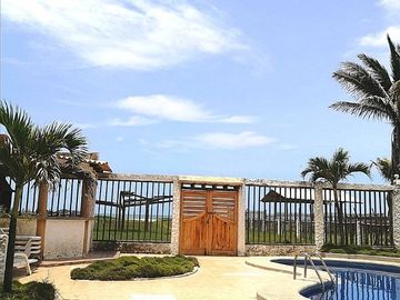 TERRENO CON EDIFICACION EN LA PLAYA VÍA DATA