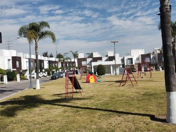 SE VENDE CASA EN FRACC CON ALBERCA EN CUAUTLANCINGO