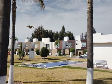 SE VENDE CASA EN FRACC CON ALBERCA EN CUAUTLANCINGO