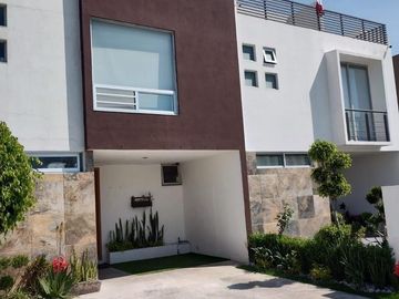 SE VENDE CASA EN FRACC CON ALBERCA EN CUAUTLANCINGO