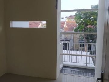 Disewa Rumah Greenlake Wonorejo, Surabaya Timur
