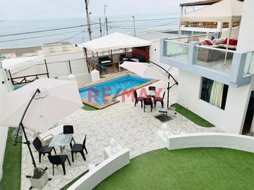TU CASA DE PLAYA SOÑADA TE ESPERA!

 SEGUNDA FILA, VISTA AL MAR Y A PISCINA 

🌴 Ubicación: Playa Pulpos

🛏 10 habitaciones | 🚿 9 baños | 🏊 Pisci