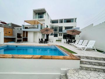TU CASA DE PLAYA SOÑADA TE ESPERA!

 SEGUNDA FILA, VISTA AL MAR Y A PISCINA 

🌴 Ubicación: Playa Pulpos

🛏 10 habitaciones | 🚿 9 baños | 🏊 Pisci