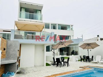 TU CASA DE PLAYA SOÑADA TE ESPERA!

 SEGUNDA FILA, VISTA AL MAR Y A PISCINA 

🌴 Ubicación: Playa Pulpos

🛏 10 habitaciones | 🚿 9 baños | 🏊 Pisci