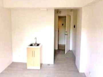 PRE-OWNED STUDIO-TYPE CONDO UNIT IN AMAIA STEPS BICUTAN NEAR SM CITY BICUTAN - SLEX - WEST SERVICE ROAD