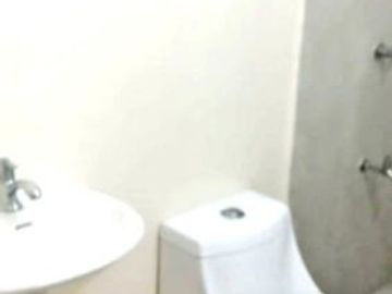PRE-OWNED STUDIO-TYPE CONDO UNIT IN AMAIA STEPS BICUTAN NEAR SM CITY BICUTAN - SLEX - WEST SERVICE ROAD