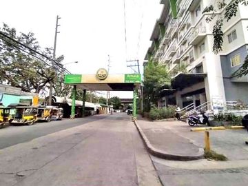 PRE-OWNED STUDIO-TYPE CONDO UNIT IN AMAIA STEPS BICUTAN NEAR SM CITY BICUTAN - SLEX - WEST SERVICE ROAD
