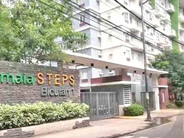 PRE-OWNED STUDIO-TYPE CONDO UNIT IN AMAIA STEPS BICUTAN NEAR SM CITY BICUTAN - SLEX - WEST SERVICE ROAD