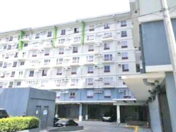 PRE-OWNED STUDIO-TYPE CONDO UNIT IN AMAIA STEPS BICUTAN NEAR SM CITY BICUTAN - SLEX - WEST SERVICE ROAD