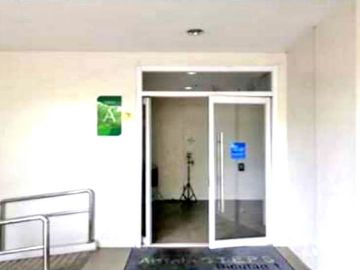 PRE-OWNED STUDIO-TYPE CONDO UNIT IN AMAIA STEPS BICUTAN NEAR SM CITY BICUTAN - SLEX - WEST SERVICE ROAD