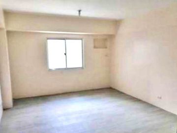 PRE-OWNED STUDIO-TYPE CONDO UNIT IN AMAIA STEPS BICUTAN NEAR SM CITY BICUTAN - SLEX - WEST SERVICE ROAD