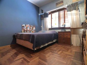 Chalet de categoría constructiva a 200 m. de Av. H. Yrigoyen