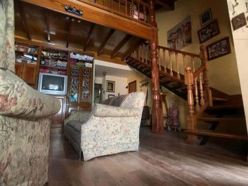 Chalet de categoría constructiva a 200 m. de Av. H. Yrigoyen