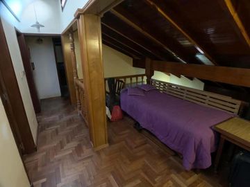 Chalet de categoría constructiva a 200 m. de Av. H. Yrigoyen