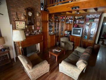 Chalet de categoría constructiva a 200 m. de Av. H. Yrigoyen
