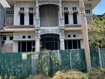 Rumah dijual Villa Bukit Regensi 2 Pakuwon Indah