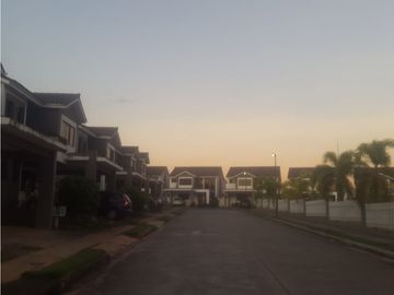 VENDO HERMOSA CASA EN PASEO DEL NORTE PH OLYMPUS