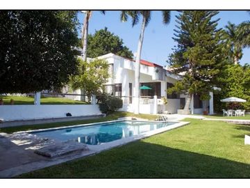 CASA EN VENTA A ORILLA DEL LAGO 