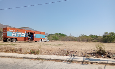 Terreno de 20,000 m2 sobre carretera principal cerca de la zona diamante en Acap