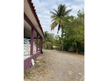 HERMOSO RANCHO EN LOS GAVILANES