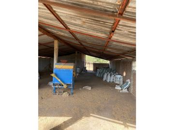 HERMOSO RANCHO EN LOS GAVILANES
