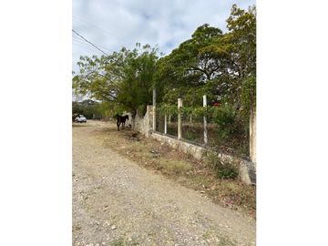 HERMOSO RANCHO EN LOS GAVILANES