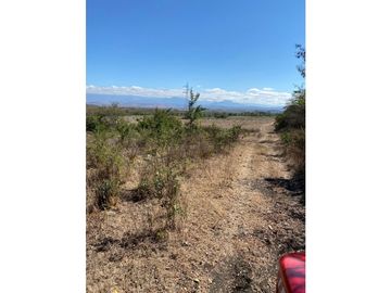 HERMOSO RANCHO EN LOS GAVILANES