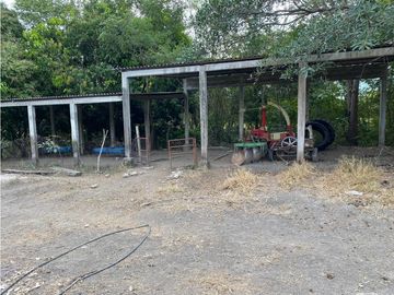 HERMOSO RANCHO EN LOS GAVILANES