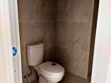 Rumah 2 Lantai Strategis di Kukusan Beji Depok 1 M an (tina)