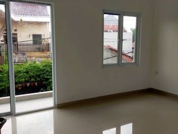 Rumah 2 Lantai Strategis di Kukusan Beji Depok 1 M an (tina)