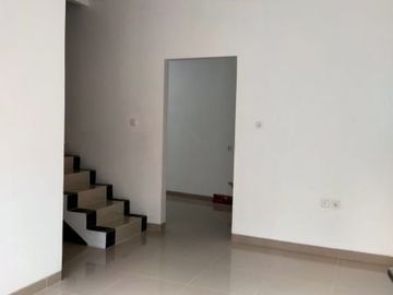 Rumah 2 Lantai Strategis di Kukusan Beji Depok 1 M an (tina)