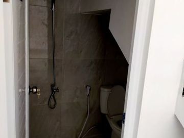 Rumah 2 Lantai Strategis di Kukusan Beji Depok 1 M an (tina)