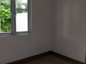 Rumah 2 Lantai Strategis di Kukusan Beji Depok 1 M an (tina)