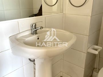 Se vende oficina en pleno centro de Curicó (40140)