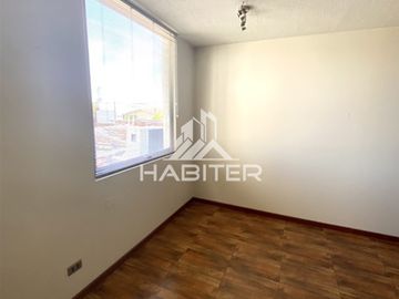 Se vende oficina en pleno centro de Curicó (40140)