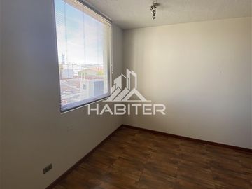 Se vende oficina en pleno centro de Curicó (40140)