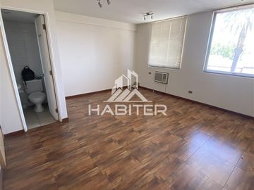 Se vende oficina en pleno centro de Curicó (40140)