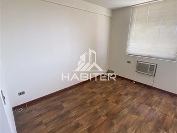 Se vende oficina en pleno centro de Curicó (40140)