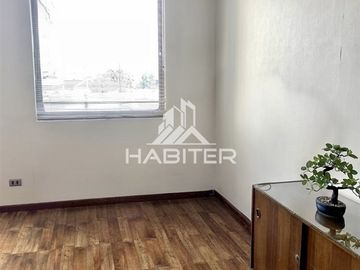 Se vende oficina en pleno centro de Curicó (40140)
