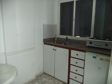 Dpto. ser utilizado como oficina. Exc. ubicación.- L. de Zamora