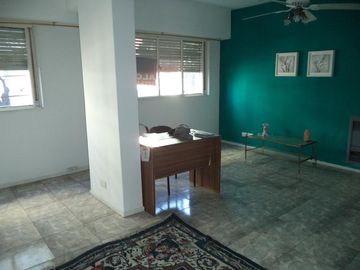 Dpto. ser utilizado como oficina. Exc. ubicación.- L. de Zamora