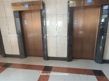 Arriendo oficina 3 privados,2 baños,2 estac.bod. Las Condes