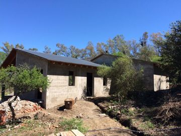 Casa 3 amb. c/cochera-Villa General Belgrano