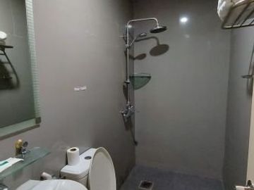3-STOREY 25 ROOMS COMMERCIAL BUILDING FOR SALE IN KOREAN TOWN FRIENDSHIP ANGELES CITY NEAR CLARK