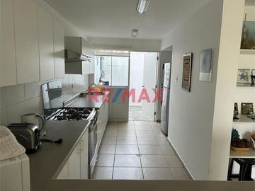 VENDO CASA DE PLAYA EN 
CONDOMINIO ASIA BONITA / PLAYA SARAPAMPA
Km. 107 Panamericana Sur, a 3 min. del Boulevard de Asia
CASA:
•	VISTA AL MAR
•