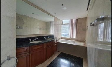 FOR RENT: One Roxas Triangle