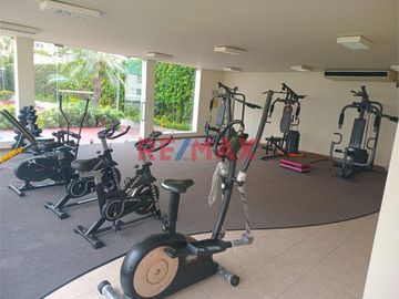 Se vende amplio y bien distribuido dúplex de 153 m² ubicado en el último piso (8vo piso, Torre A) del Condominio Plaza del Pacífico en San Miguel, una