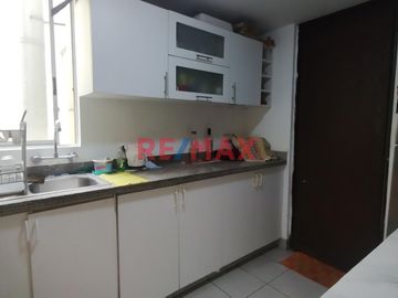 Se vende amplio y bien distribuido dúplex de 153 m² ubicado en el último piso (8vo piso, Torre A) del Condominio Plaza del Pacífico en San Miguel, una