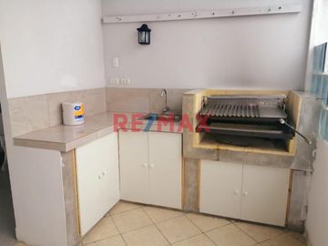 Se vende amplio y bien distribuido dúplex de 153 m² ubicado en el último piso (8vo piso, Torre A) del Condominio Plaza del Pacífico en San Miguel, una