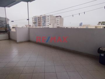 Se vende amplio y bien distribuido dúplex de 153 m² ubicado en el último piso (8vo piso, Torre A) del Condominio Plaza del Pacífico en San Miguel, una